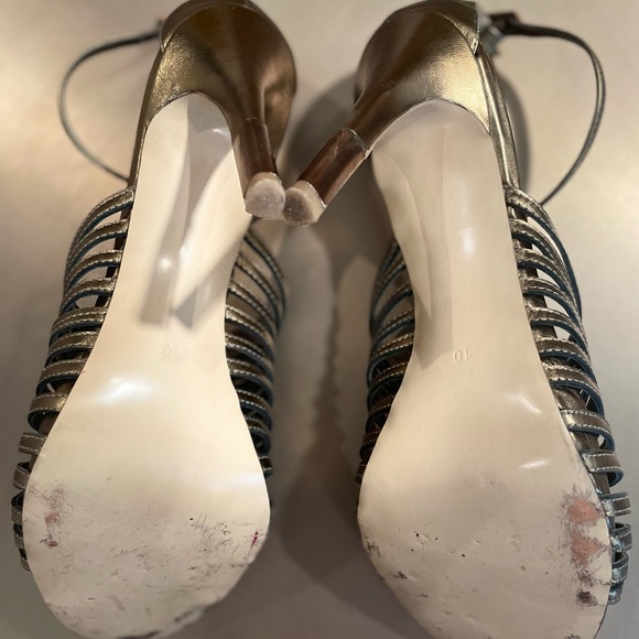 Neiman Marcus Gold leather stiletto heels with ankle strap. Size 10. - Picture 11 of 12